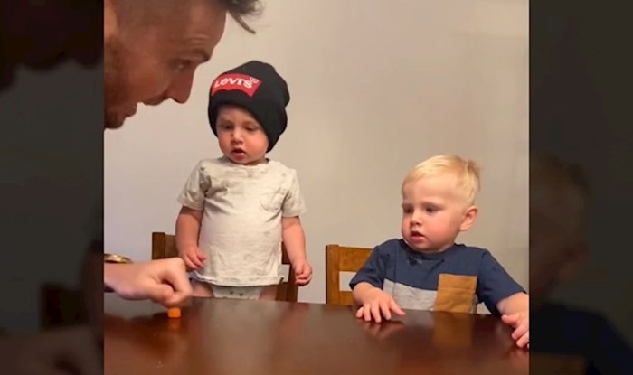 Video: Tata im dao bombone i rekao da ne počnu odmah jesti, oni svojim ponašanjem nasmijali tisuće