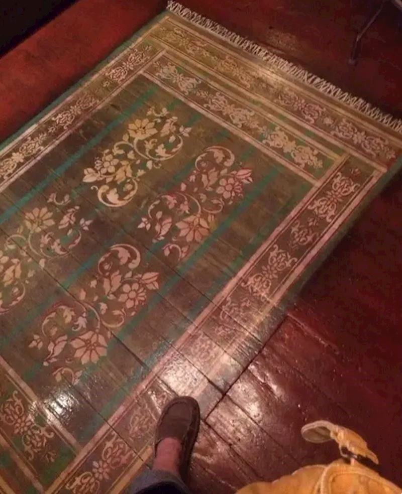 Umjesto da kupe tepih, oni su ga dali nacrtati...