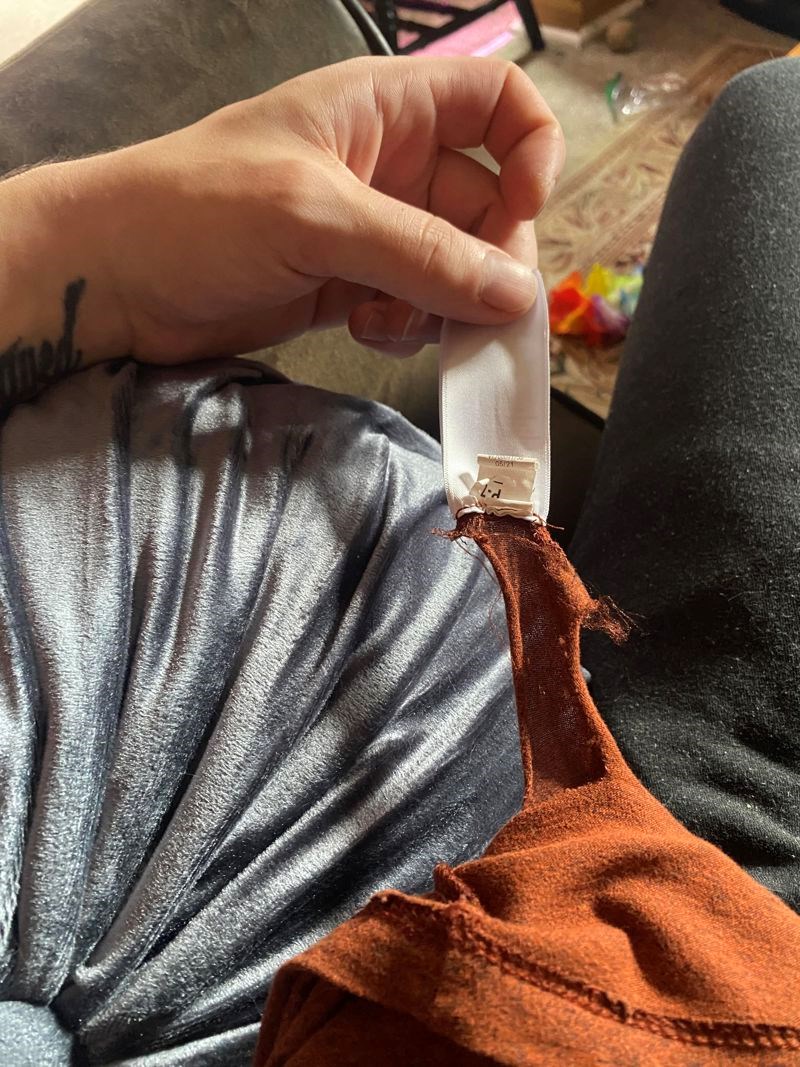 "Htio sam otrgnuti etiketu, ali sam samo uspio poderati majicu."