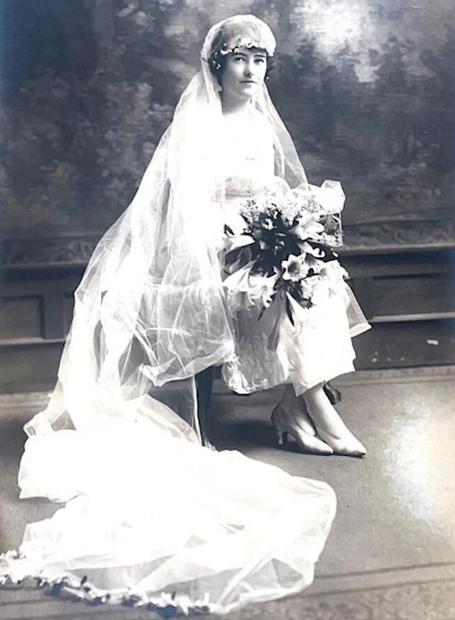 "Moja prabaka na dan vjenčanja 1923. godine. Uvijek sam joj se divila jer je cijelog života bila svoja i nije dopustila da ju išta obeshrabri od snova"