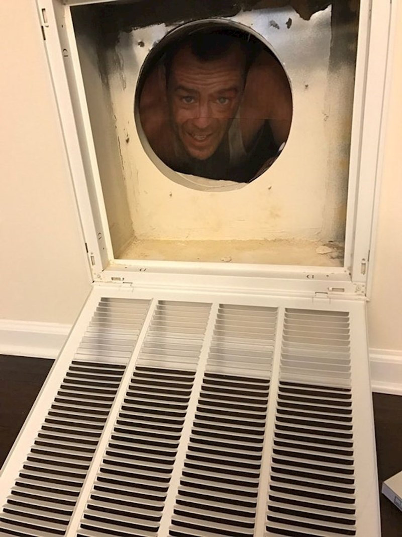 "Još mi je bilo malo čudno kako se počela smijati kad je rekla da promijenim filtere u otvoru za ventilaciju. Sad mi je sve jasno"