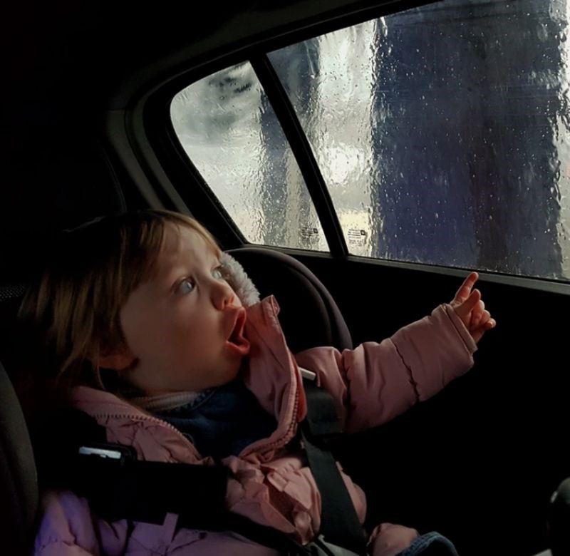 10. "Prvi put je bila s nama u autopraonici, bila je oduševljena."