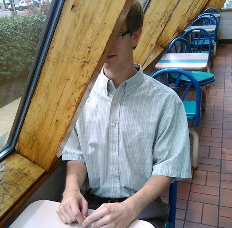 8. Stol za one koji su sramežljivi 😂