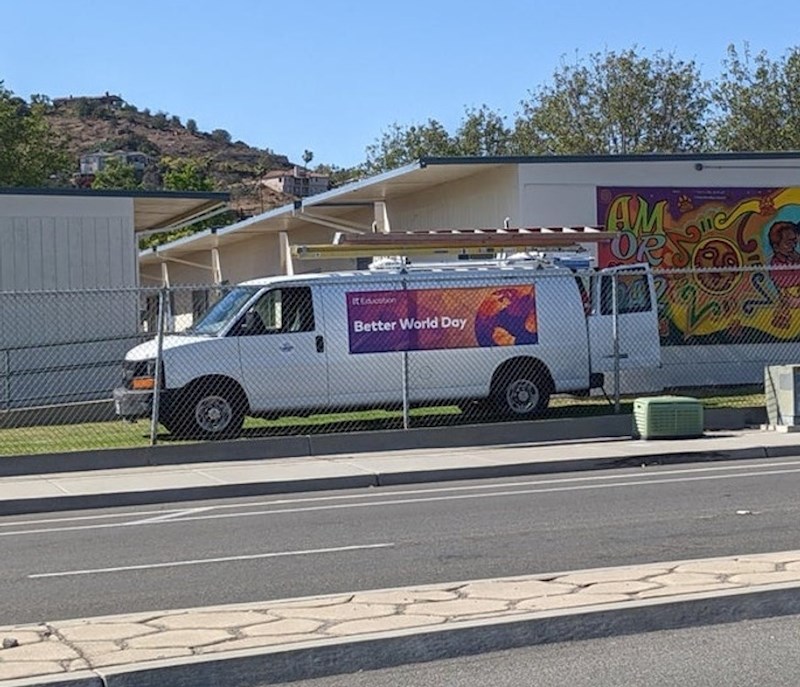 12. Ovo je zapravo bijeli kombi