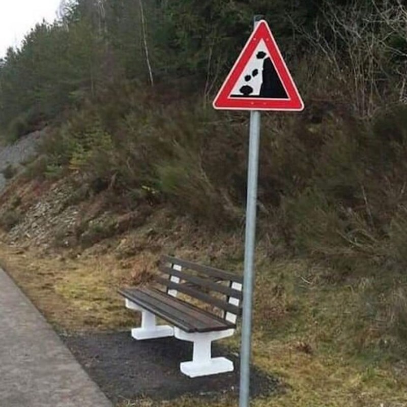 3. Nisu baš najbolje promislili prije nego su postavili klupu...