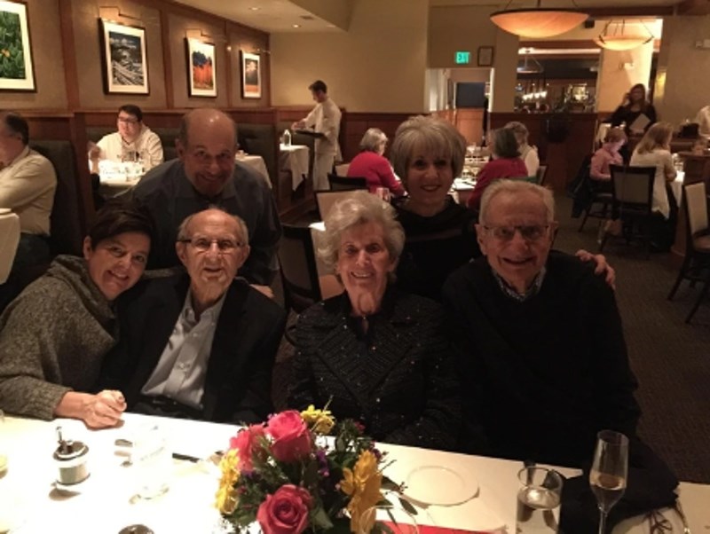 "Moji djed i baka kad su slavili 74. godišnjicu braka!"