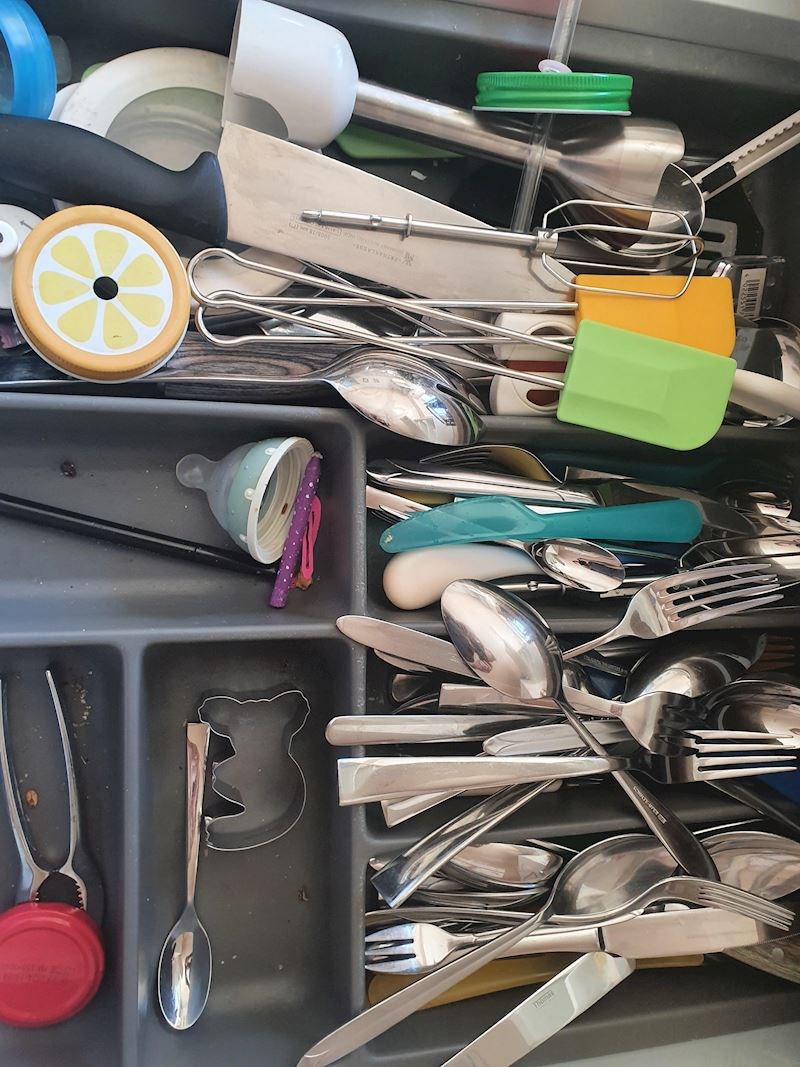 5. "Rekao mi je da je pospremio posuđe i kad sam pogledala ladicu dočekao me ovaj horor"