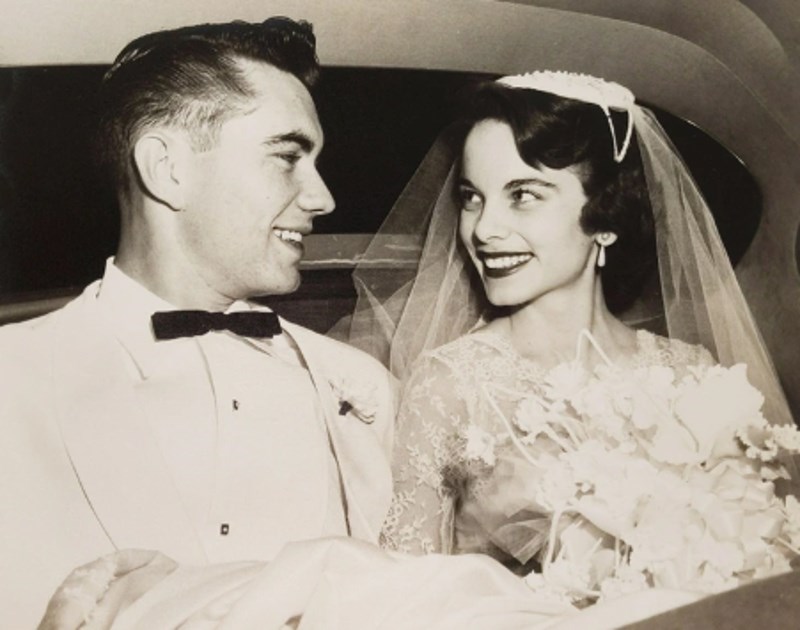 16. "Moji djed i baka na dan vjenčanja 1950. godine, izgledaju spektakularno i toliko zaljubljeno!"