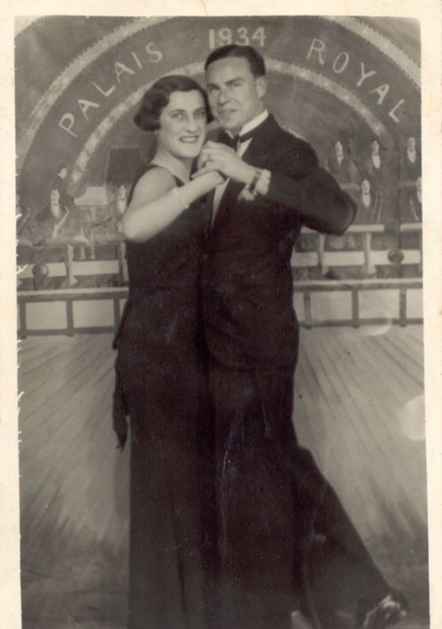 "Moji baka i djed 1934. godine, ona je tada imala 24 godine i prvi put su zajedno išli na ples"