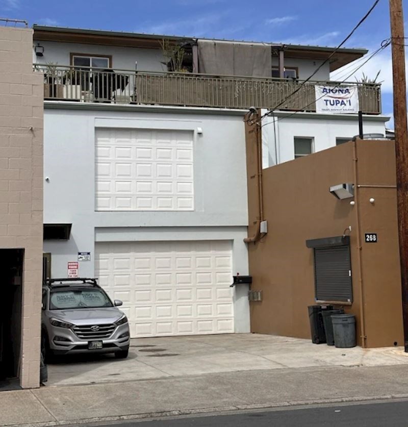 6. "Ova garaža na drugom katu..."