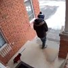 Snimka pokušaja šetnje psa po hladnom vremenu kruži društvenim mrežama, ljude nasmijao kraj videa