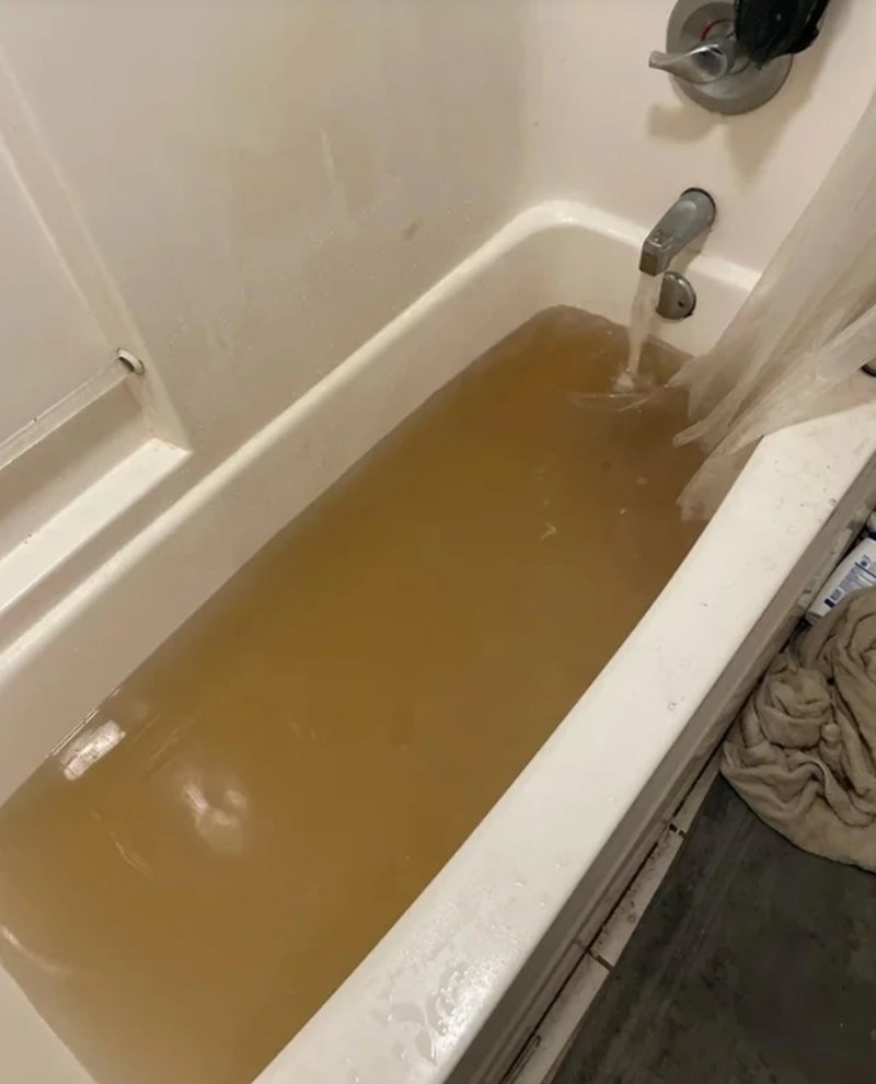 9. "Voda u našem Airbnb-u..."