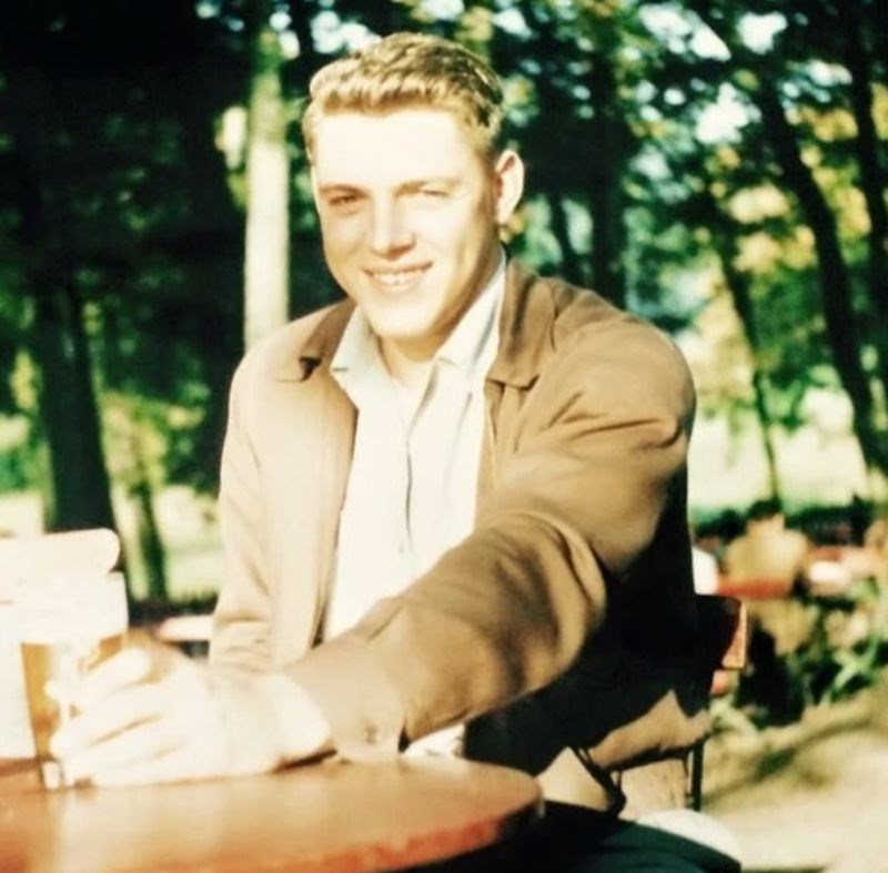 4. "Jedina slika koju imam od svog djeda. Nažalost ga nikad nisam upoznala, ali na ovoj slici ima 18 godina."