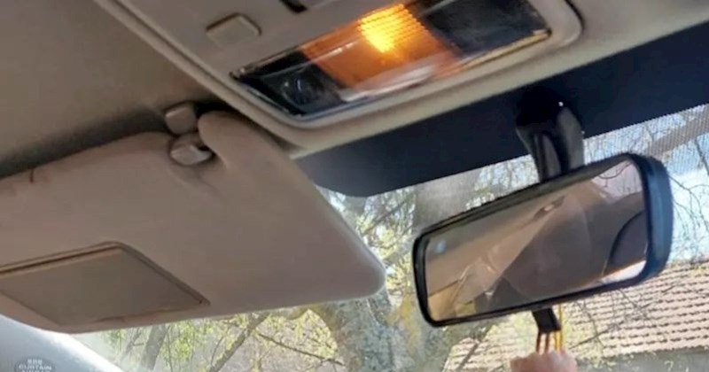 Neobičan ukras u jednom autu nasmijao je ekipu na Fejsu, kad pogledate fotku sve će vam biti jasno