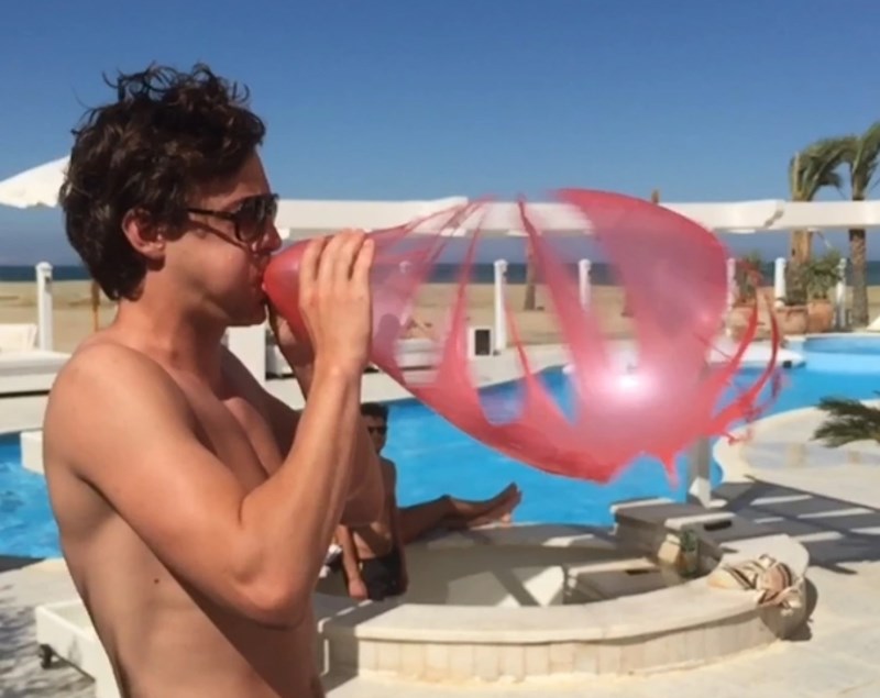 4. Kamera je snimila točan trenutak kad je balon puknuo.