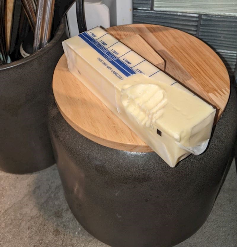 "Posvađao se sa mnom i onda je za "osvetu" zagrizao maslac i požalio"