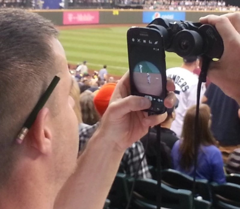 8. Pronašao je način kako da sve super vidi!