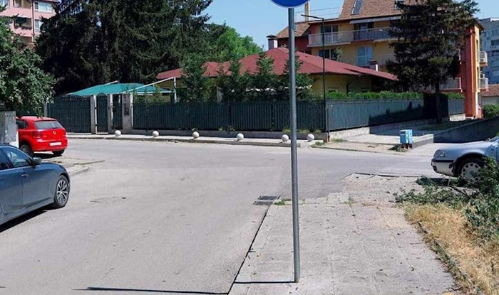 Fotka prometnog znaka u Bugarskoj nasmijala je ekipu na Fejsu, odmah će vam biti jasno zašto