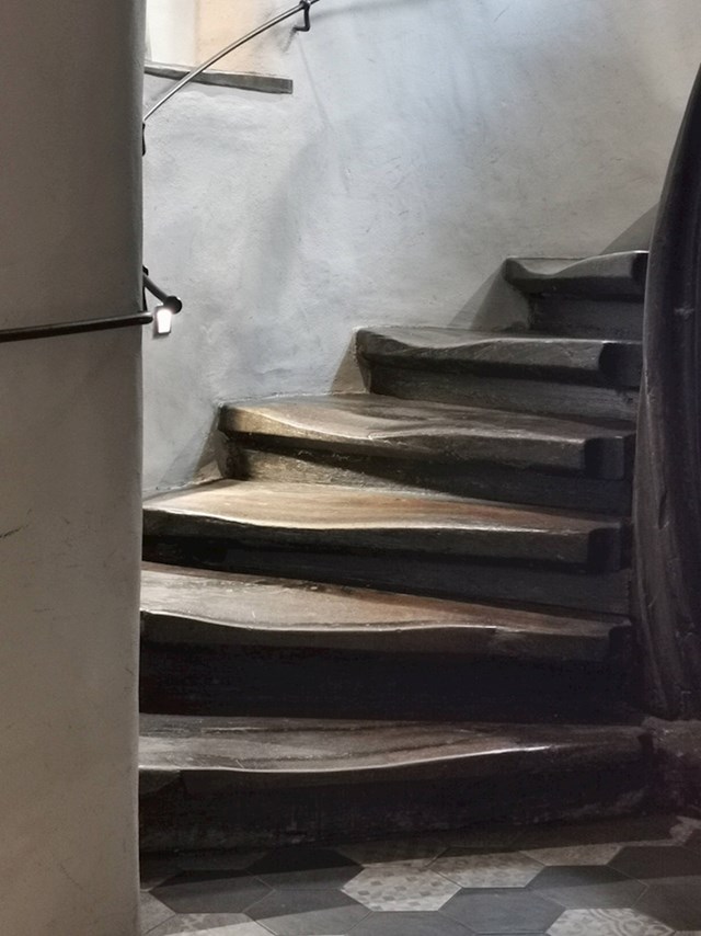 "Ove drvene stepenice stare 400 godina u Pragu"