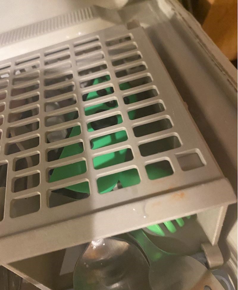 "Rekao je da mu je Nintendo prljav i stavio ga u perilicu..."