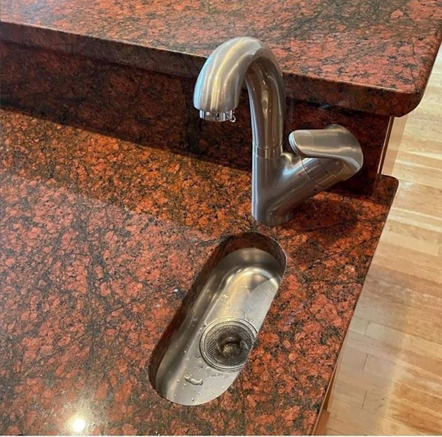 1. "Moja baka ima ovaj mali sudoper, ako se uopće može nazvati sudoperom..."