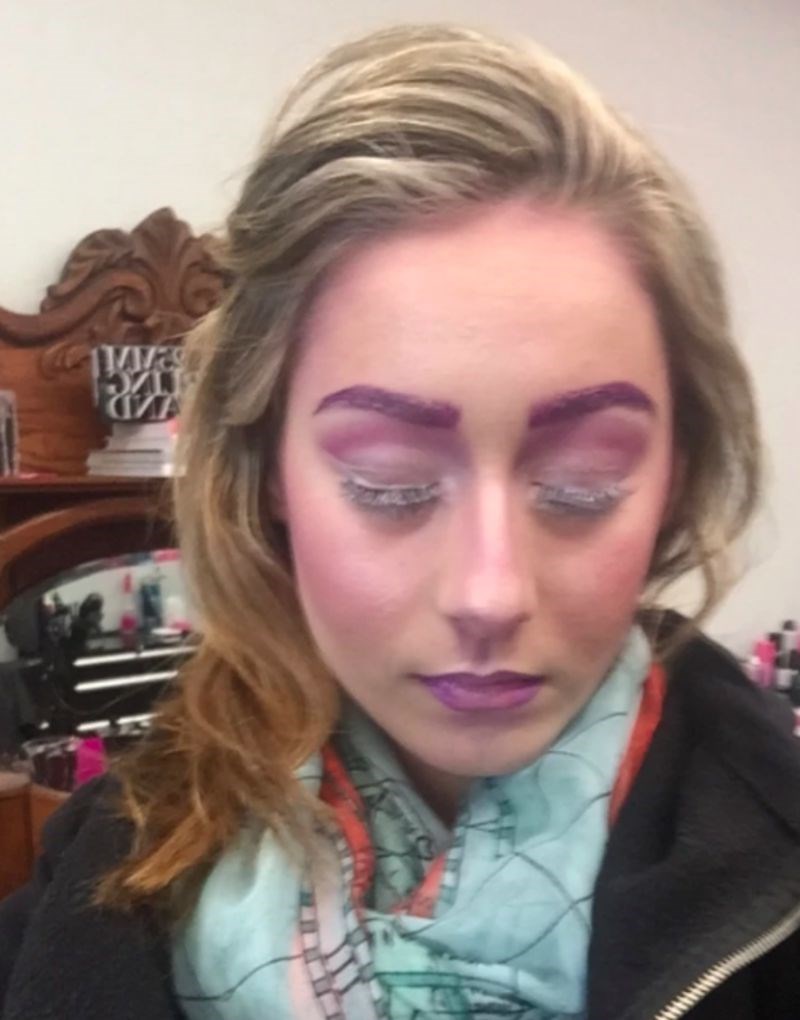 1. "Došlo mi je da vršitim kad sam se vidjela u ogledalu."