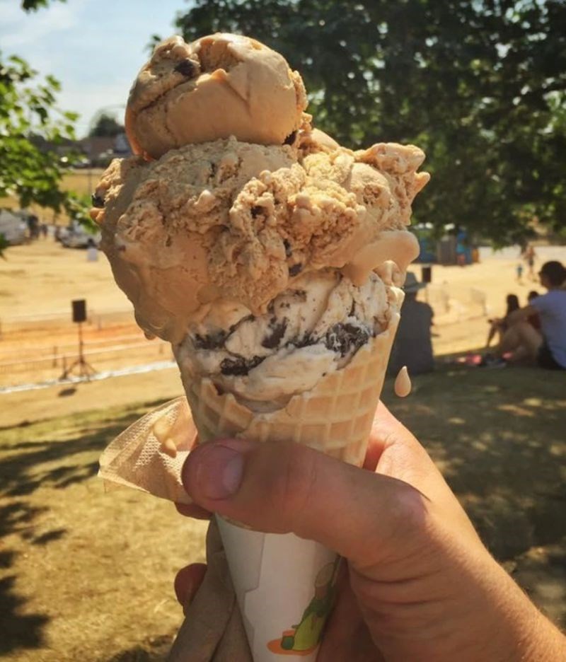 Fotkano u savršenom trenutku da snimke kap sladoleda koja je padala.