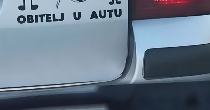 Netko je na auto stavio naljepnice koje prikazuju "obitelj", neke će naljutiti što simbolizira mamu