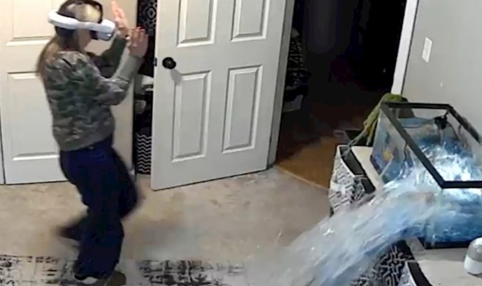 Žena je nasred hodnika igrala igricu u VR-u, snimka nezgode koja je uslijedila je viralni hit