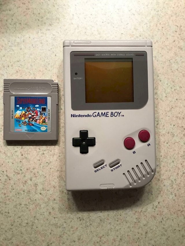 4. Legendarni Game Boy