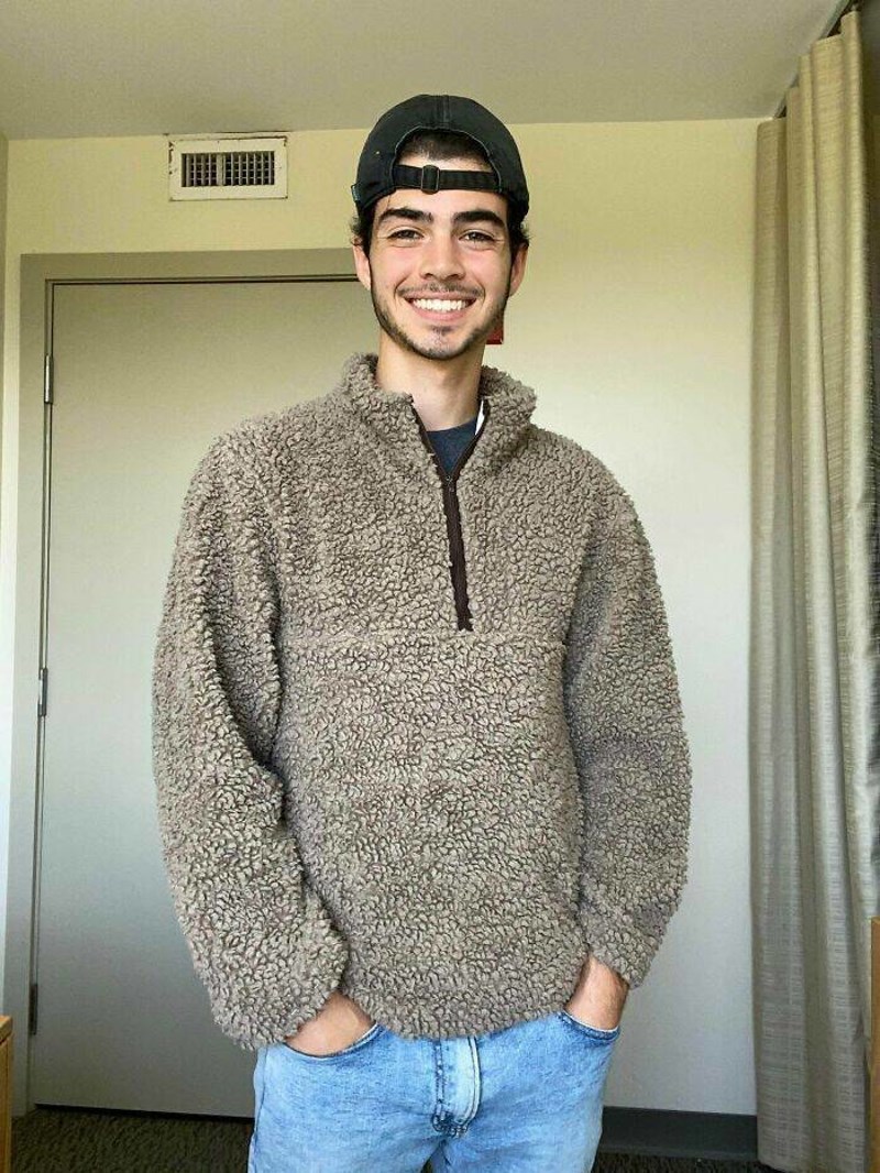 10. Kupio sam dekicu u lokalnom dućanu rabljenom odjećom i od nje napravio ovaj cool džemper