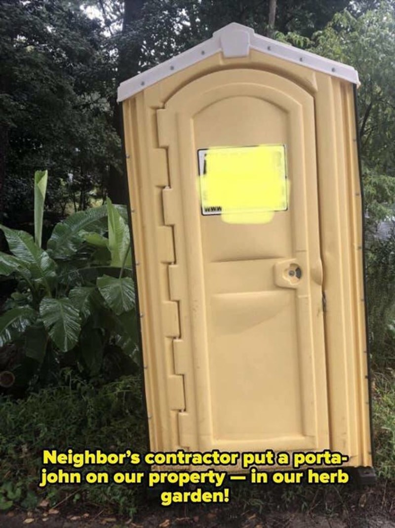 4. Susjedovi izvođači građevinskih radova postavili su kemijski WC na naš posjed