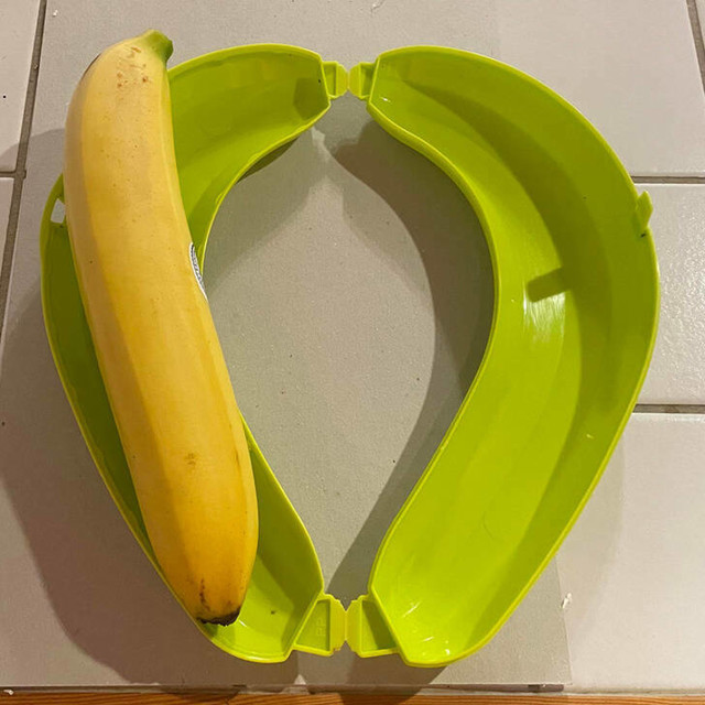 16. Ova banana je toliko ravna da ne stane u kutiju za banane