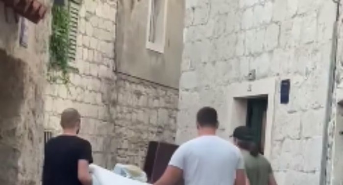 Snimka iz Dalmacije nasmijala je pratitelje popularne Facebook stranice, morate vidjeti ovaj hit
