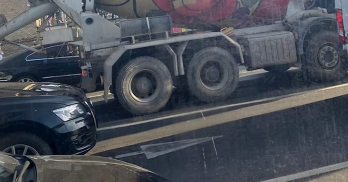 Kamion snimljen negdje u Budimpešti oduševio je ljude na Fejsu, odmah ćete vidjeti zašto