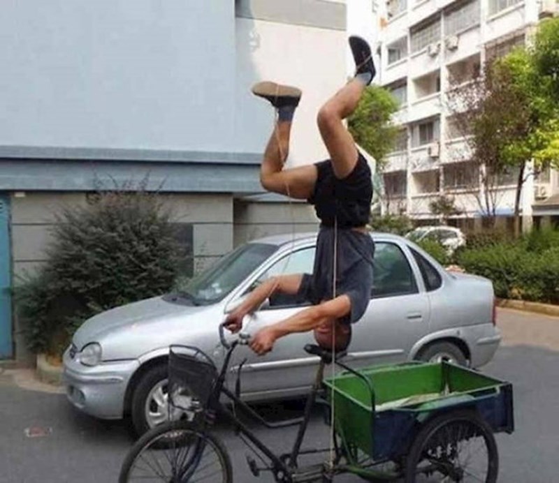 12. Bicikl se defitivno ne vozi tako.