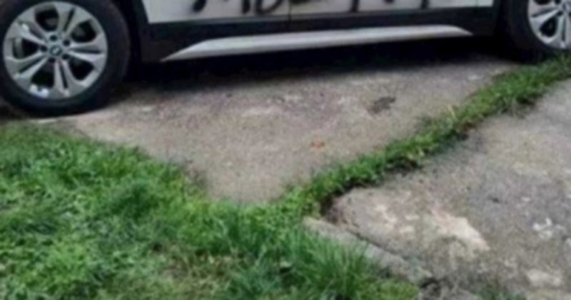 Ljubomorna žena napisala je poruku na auto muževe ljubavnice, fotka je odmah postala hit