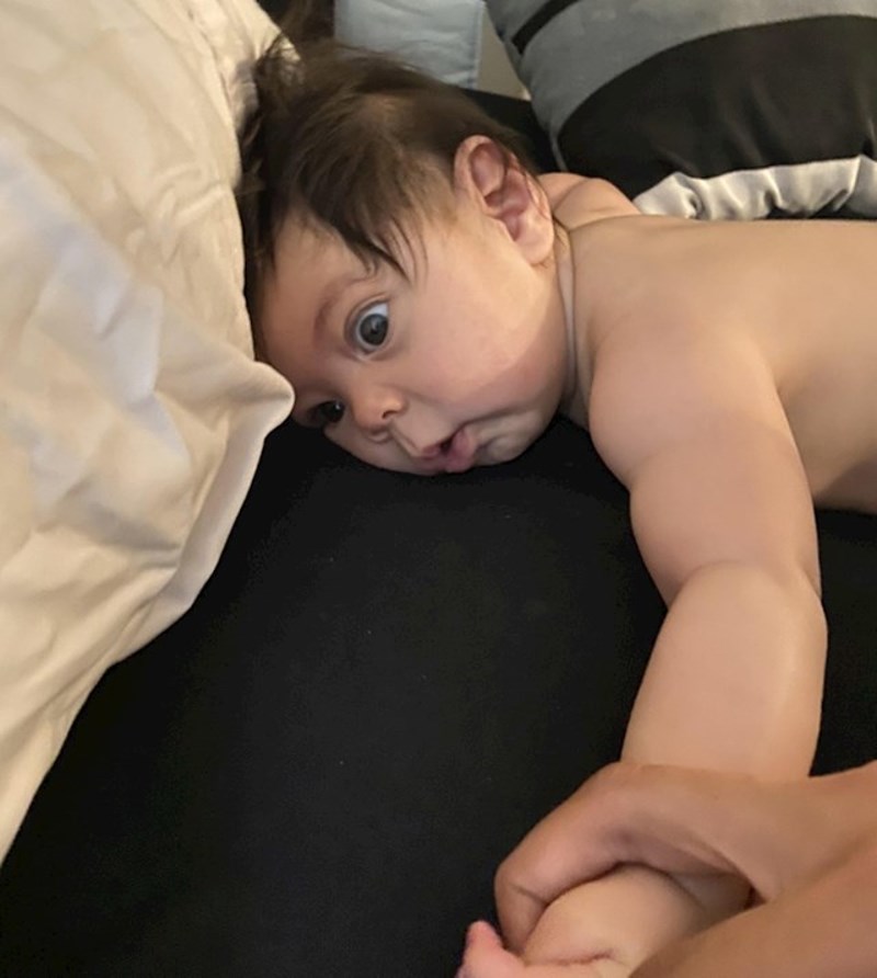 13. Probudio se iz tvrdog sna i ovako buljio dobrih par minuta