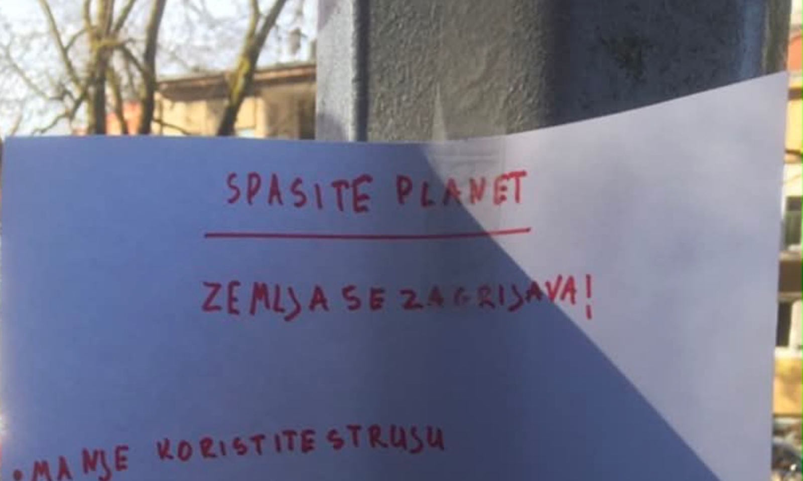 Dijete iz Zagreba oblijepilo je ulicu uputama za spas planeta, fotka će vam izmamiti osmijeh na lice
