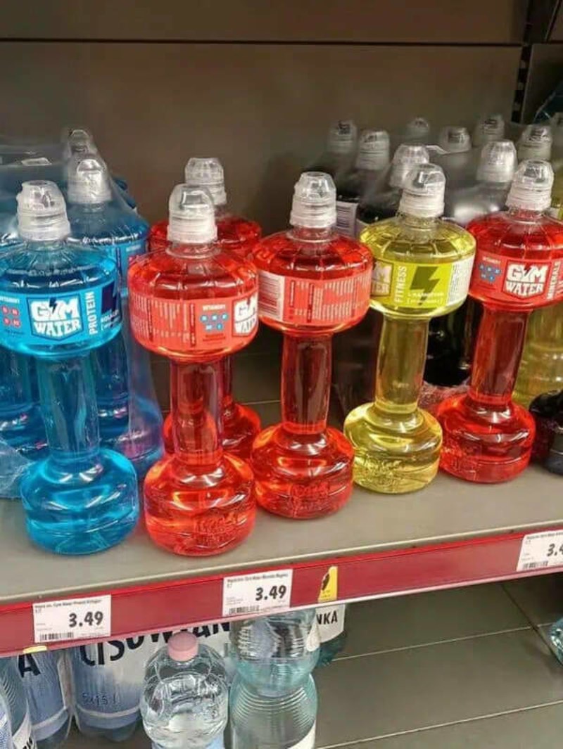 15. Izotonično piće čiju praznu bocu kasnije možete napuniti pijeskom pa vam služi kao kućni uteg