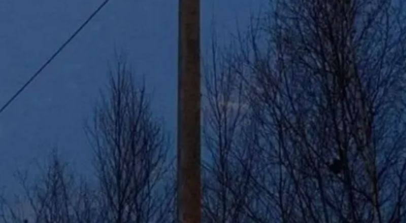 Prolaznik je negdje u Srbiji uočio nesvakidašnje postavljenu uličnu rasvjetu, prizor je urnebesan