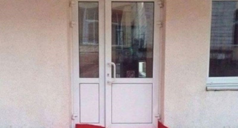 Ulaz u jednu zgradu u Srbiji nasmijao je cijeli Balkan, sve će vam biti jasno kad vidite fotku