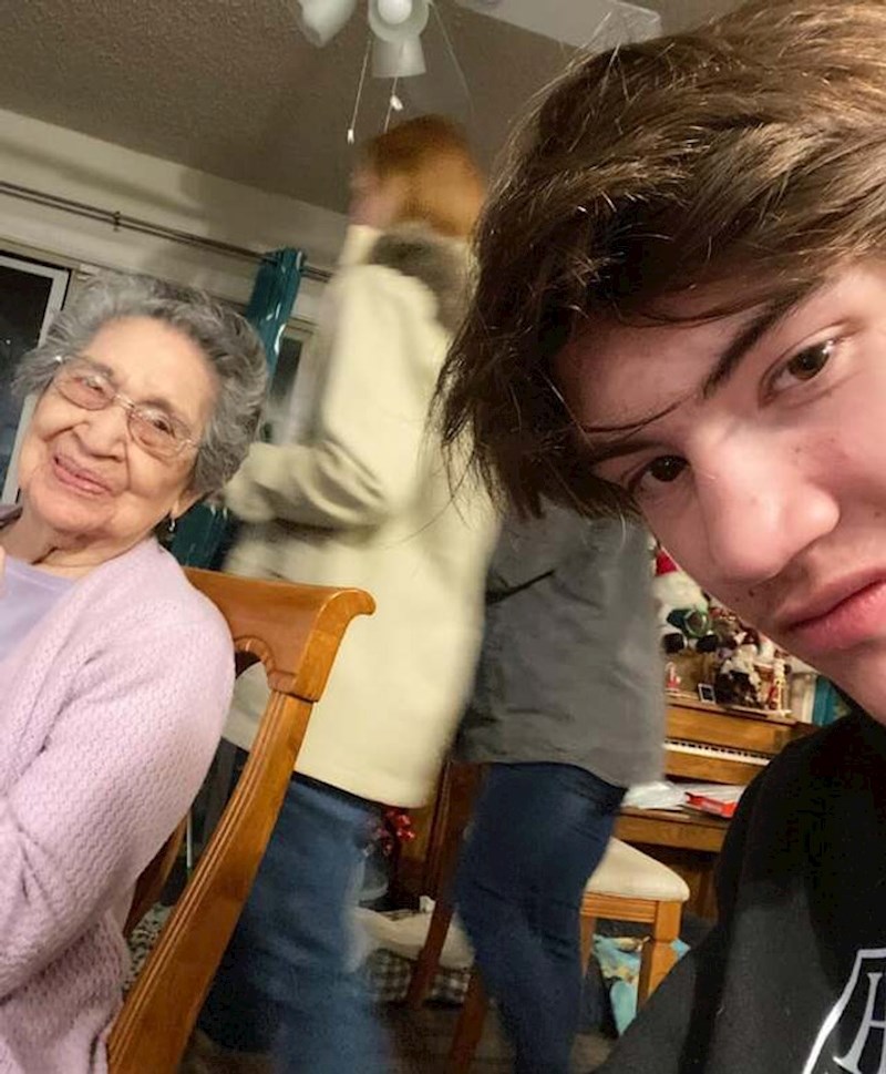 10. Moja baka ima 95 godina i dalje ima najbolji smisao za humor u našoj obitelji