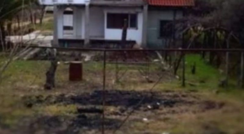 Cijeli Balkan smije se totalno bizarnoj kući snimljenoj u jednom selu, nećete vjerovati što gledate