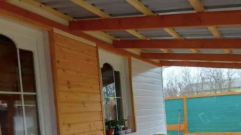 Fotka s trijema nečije vikendice nasmijala je cijelu regiju, a sve zbog skroz nesvakidašnjih stolica