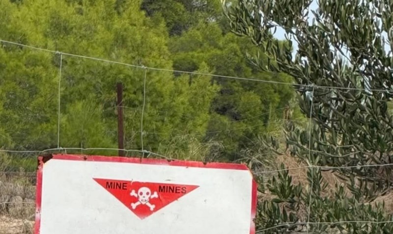 Šetači su negdje u prirodi primijetili nesvakidašnju tablu, fotka je odmah postala hit na mrežama