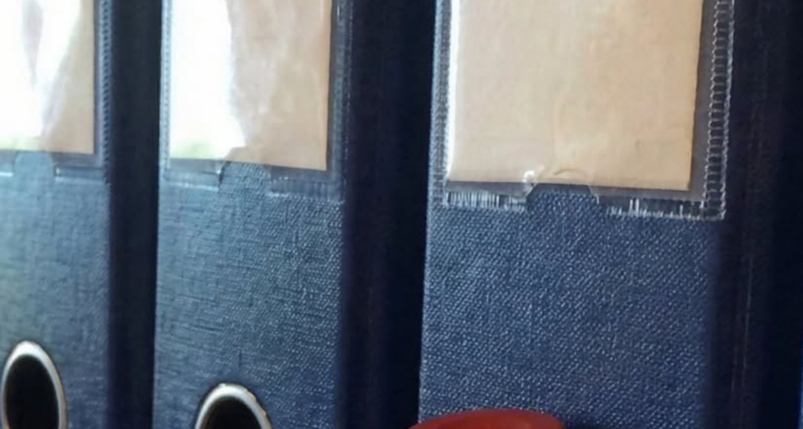 Detalj iz nečijeg ureda izazvao je salve smijeha na Fejsu, ovo samo Balkancu može pasti na pamet