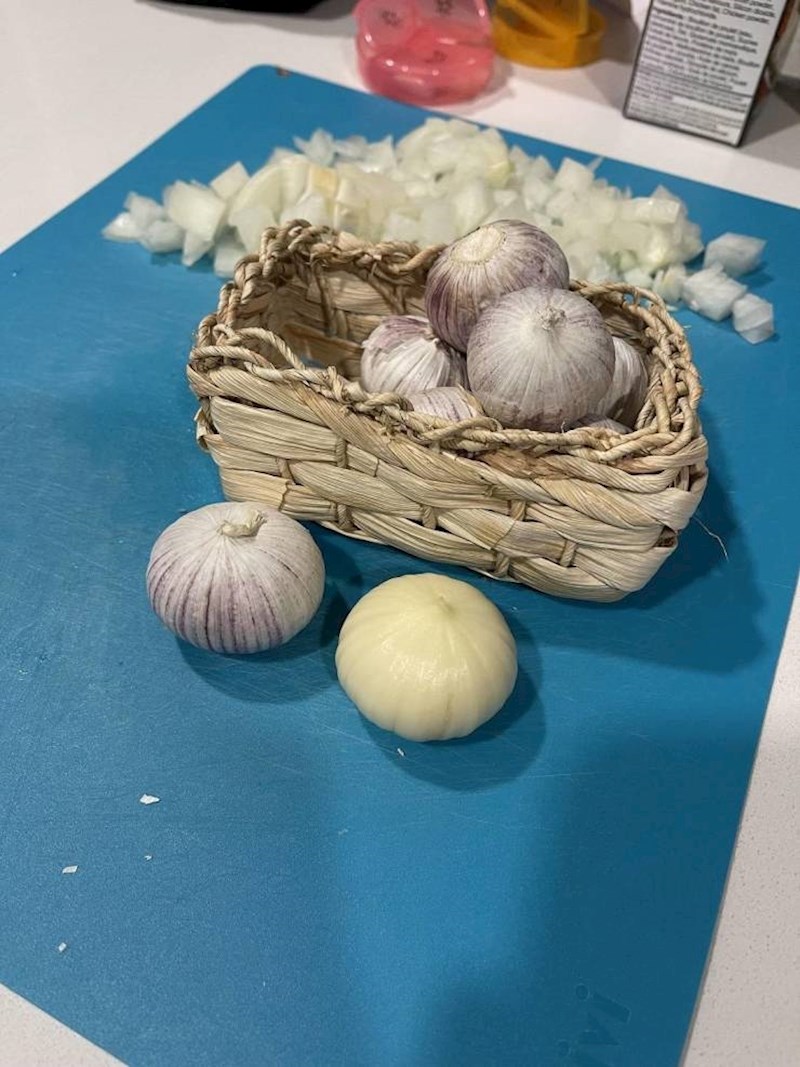 14. Češnjak sa samo jednim velikim režnjem