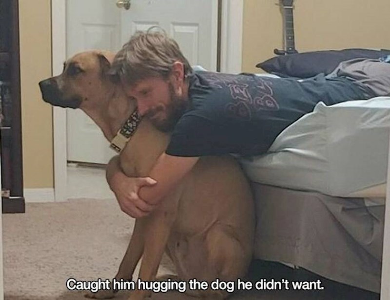 2. Uhvatila sam dečka kako grli psa kojeg nije htio