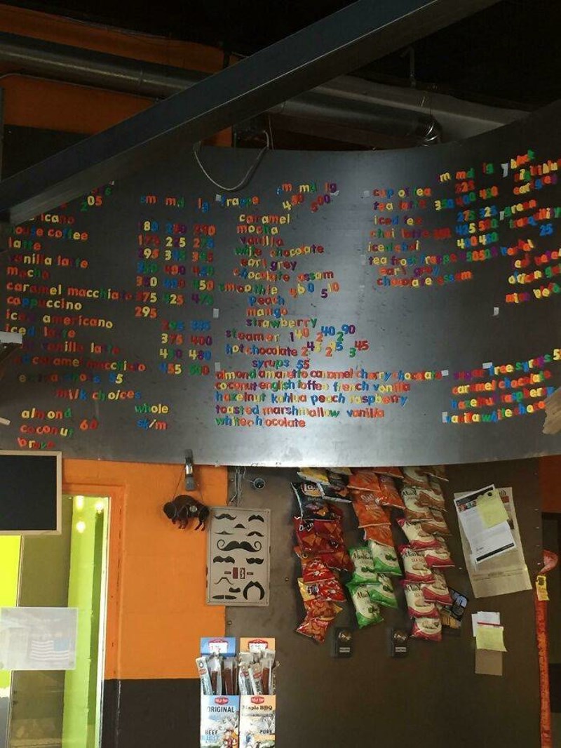 6. Mora da se netko šali